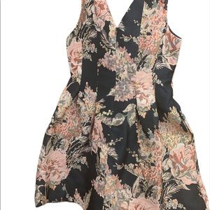 Vince Camuto mini flared dress WITH POCKETS!